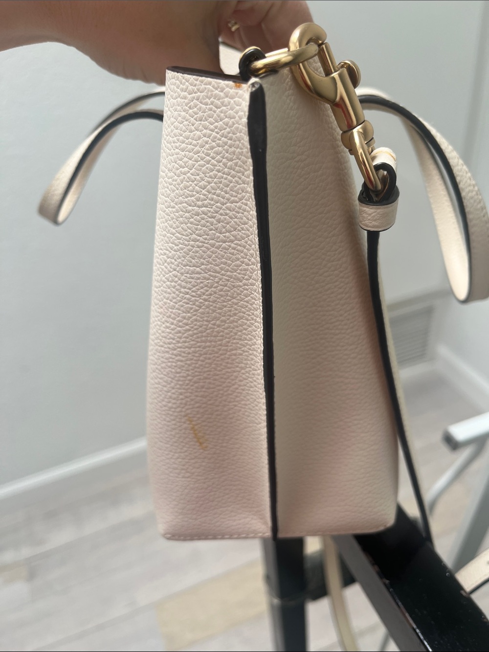 Coach White Pebbled Leather Structured Tote with Gold Hardware - Picture 7 of 8